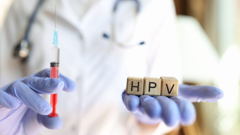Papilloma Virus (HPV): Conoscerlo per Prevenirlo. Guida ai Sintomi e all'Importanza dello Screening